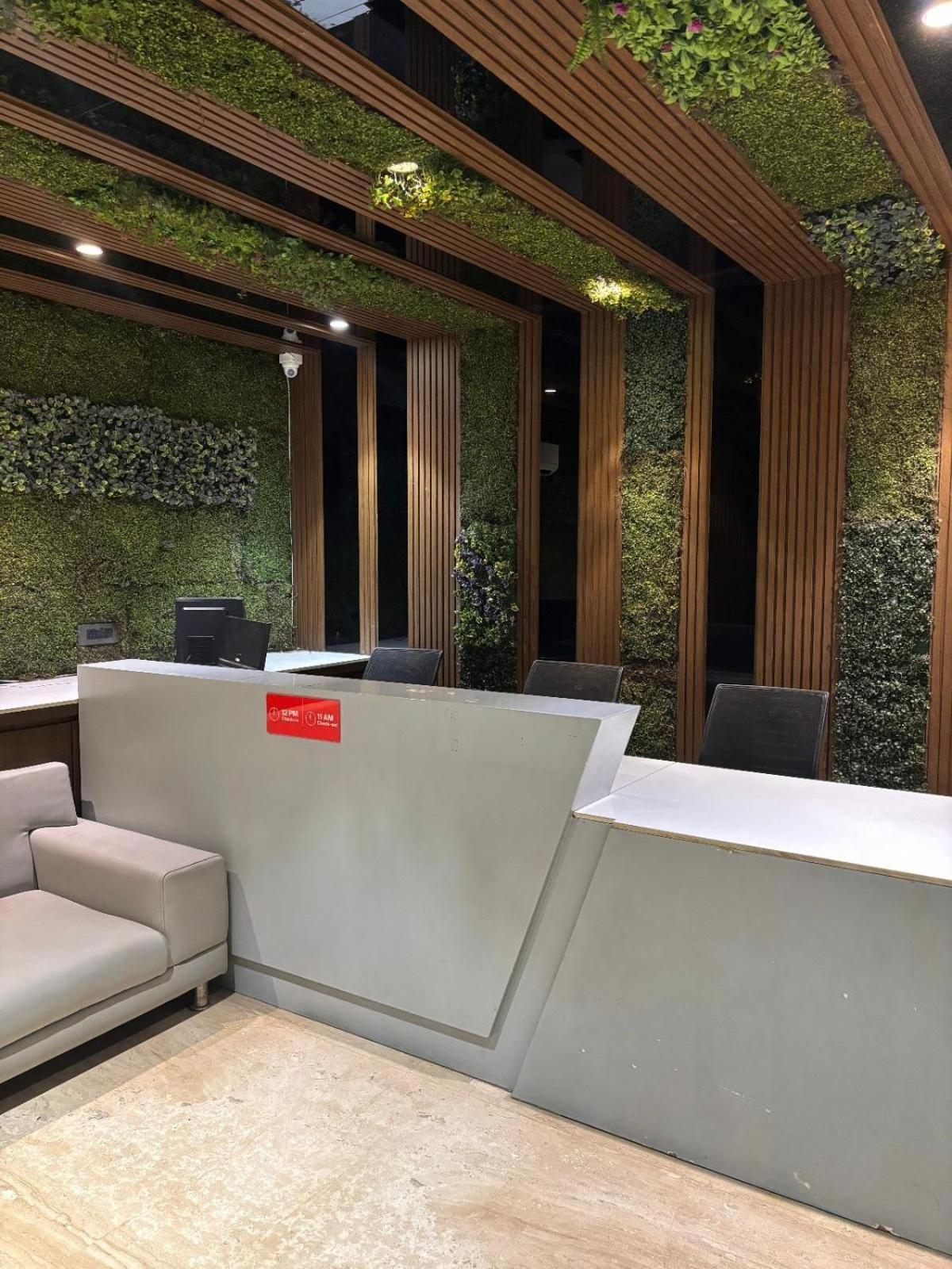 Hotel Elegant Inn Surat Exterior photo
